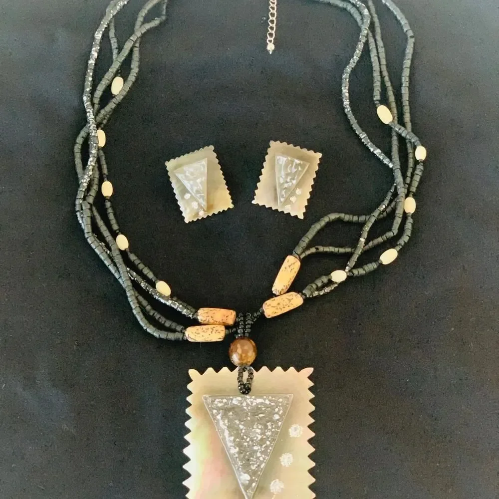 Shell Necklace and‎ Earrings Set NWOT